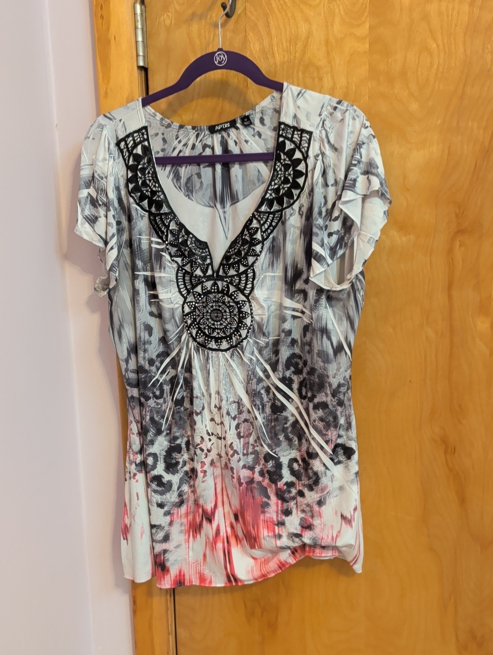 Apt. 9 White Multi V-Neck Short Sleeve Tunic with Black Embellished Detail